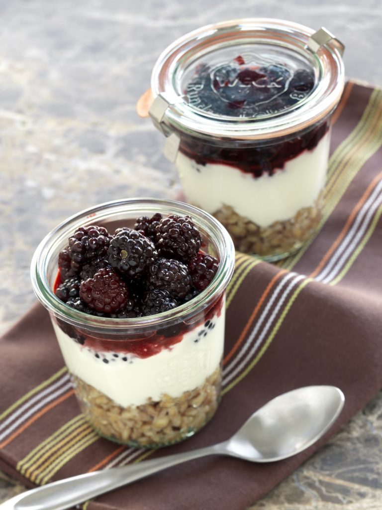 blackberry breakfast parfait
